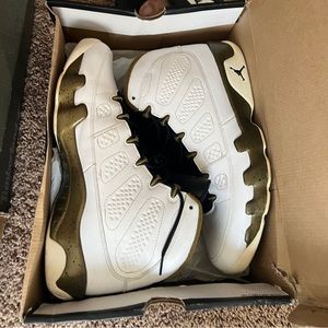 Jordan 9 Retro 7 Statue Size 12